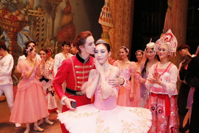 Universal Ballet dancers Konstantin Novoselov (left) and Kang Mi-sun pose for a photo right after their engagement on Dec. 28.   UBC