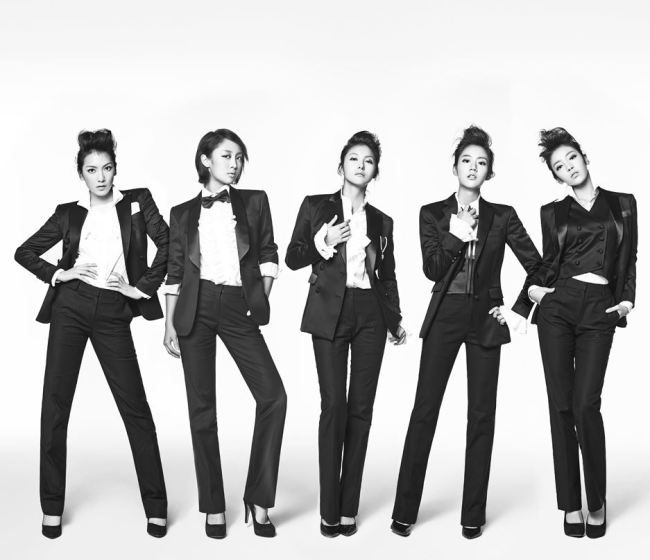 Former five-member girl group Kara searches for new members, as members Ji-young (left) and Nicole (second from left) have left the group.   DSP Media
