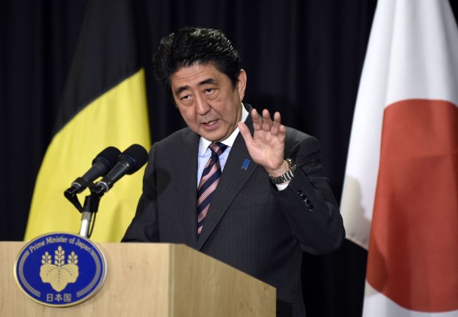아베신조(AbeShinzo/정치인/일본총리)
Tokyo’s push for collective self-defense is picking up pace as it is poised to announce its stance toward the reinterpretation of its war-renouncing constitution this week to attain its long-cherished security goal.
Japanese Prime Minister Shinzo Abe