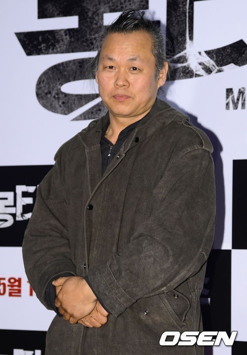 김기덕(영화감독)
김기덕 감독이 자신의 새 영화 ‘일대일’ 언론시사회에서 노무현 전 대통령을 언급했다.