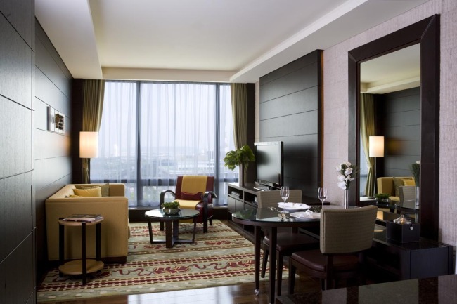 최근 여의도 메리어트 이그제큐티브 아파트먼트-서울(Marriott Executive Apartments-Yeouido Park Centre, 이하 여의도 메리어트 호텔ㆍwww.measeoul.com)은 노후한 기존 객실의 경쟁력을 높이기 위해 리노베이션을 마치고 새롭게 단장해 고객맞이에 나섰다. 여의도 메리어트 호텔이 전 객실에 리노베이션을 들어간 것은 2007년 문을 연 이후 처음이다.