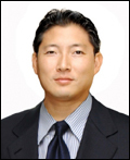 조현준(기업인/효성섬유PG장/효성전략본부장사장/효성정보통신PG장)
조현준<사진> 효성그룹 정보통신PG장(사장)은 초등학교에 다니는 두 딸의 아버지다. 조 사장은 두 딸이 초등학교에 입학할 때부터 “인재를 키워야 기업과 국가도 경쟁력을 가질 수 있다”고 입버릇처럼 말해왔다.