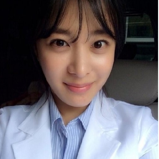 박희본(박재영/영화배우/가수/싸이더스HQ)
배우 박희본이 ‘닥터 이방인’ 카메오 출연을 인증하는 셀카를 공개했다.