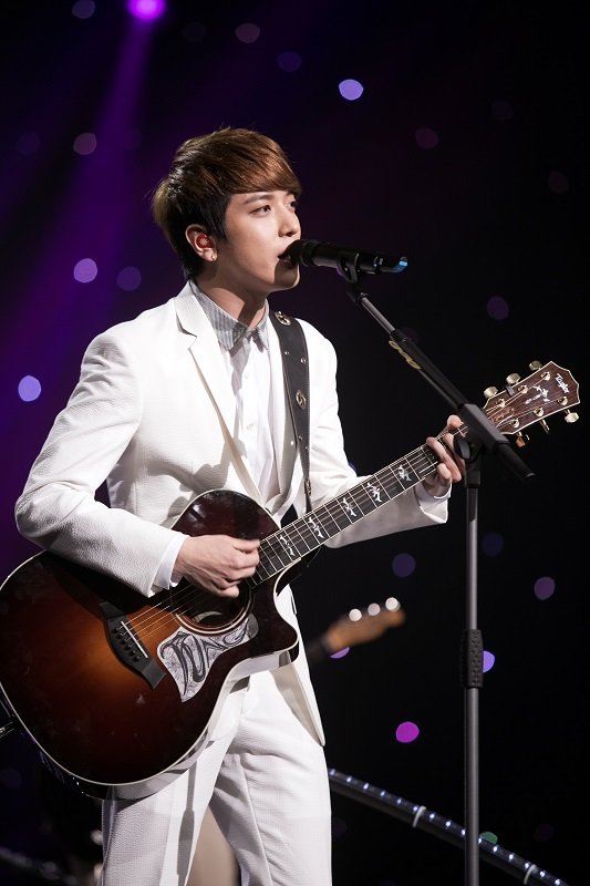 정용화(가수/탤런트/CNBLUE)
씨엔블루 정용화가 코리안 메이저리거들을 위해 애국가를 부른다.