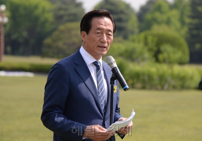 정몽준의원이 14일 오전 국회에서  의원직 사퇴기자회견을 하고 있다. 이길동기자.gdlee@heraldcorp.com
정몽준의원이 14일 오전 국회에서  의원직 사퇴기자회견을 하고 있다. 이길동기자.gdlee@heraldcorp.com