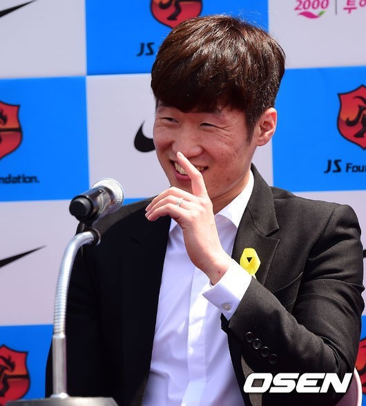 박지성(축구선수/PSV아인트호벤미드필더)
‘영원한 캡틴’ 박지성(33·에인트호번)이 25년 동안 정든 그라운드를 떠난다.