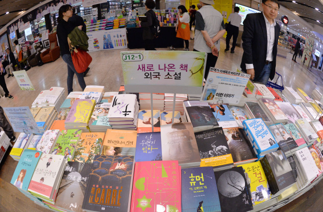 Foreign novels are displayed at Kyobo book store in Gwanghwamun, Seoul.   Lee Sang-sub/The Korea Herald