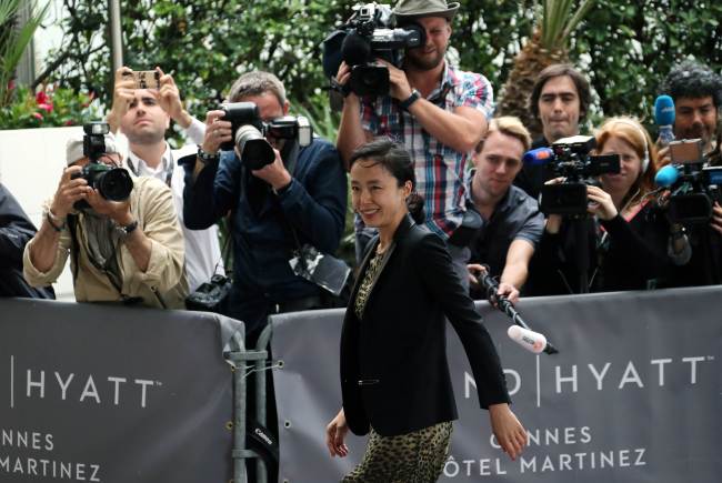 South Korean actress and feature films jury member Jeon Do-yeon smiles as she arrives at the Grand Hyatt Cannes Hotel Martinez on the eve of the Cannes Film Festival in Cannes, France, Tuesday.   AFP-Yonhap