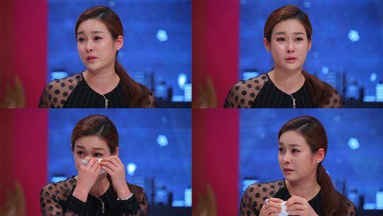 현영(유현영/탤런트/가수/코엔스타즈)
방송인 현영이 시아버지가 파킨슨병 초기라는 사실을 깜짝 고백하며 눈물을 보였다.