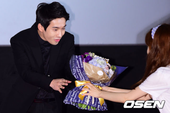 류덕환(영화배우/탤런트/필름있수다)
배우 류덕환이 과거 열애설이 불거졌던 박하선에 대한 질문에 “노코멘트”라 답해 눈길을 끌었다.