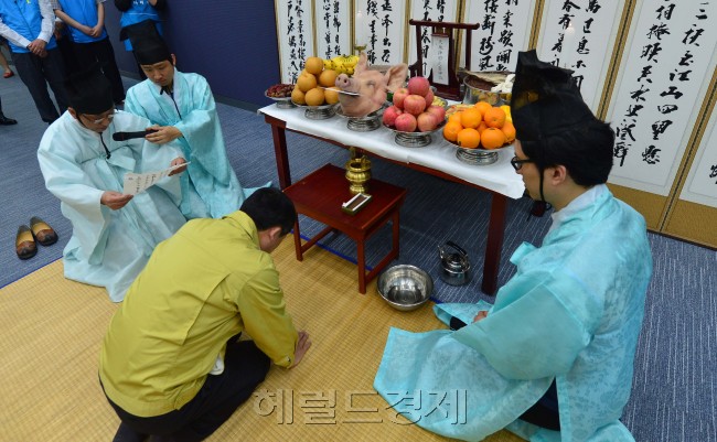 15일 오전 서울시청 신청사에서 풍수해 대책 재난본부 개소식을 열었다. 윤병찬 기자/yoon4698@heraldm.com
15일 오전 서울시청 신청사에서 풍수해 대책 재난본부 개소식을 열었다. 윤병찬 기자/yoon4698@heraldm.com
15일 오전 서울시청 신청사에서 풍수해 대책 재난본부 개소식을 열었다. 윤병찬 기자/yoon4698@heraldm.com