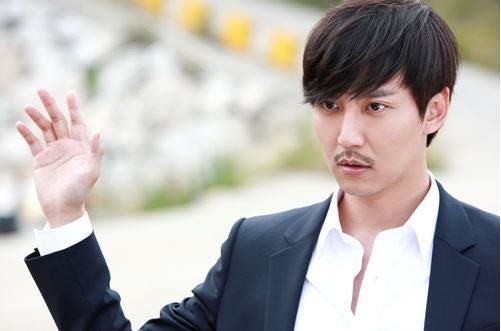 김남길(탤런트/영화배우/스타제이엔터테인먼트)
Actor Kim Nam-gil was confirmed on Thursday to take over actor Lee Jung-jae’s main character in the film “Rouge” alongside actress and Cannes Film Festival jury member Jeon Do-yeon.
Actor Kim Nm-gil