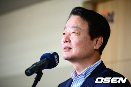 한선교(국회의원/스포츠기관단체인/새누리당/KBL프로농구연맹총재)
프로농구 KBL 한선교(55) 총재가 연임하지 않겠다는 뜻을 밝혔다.