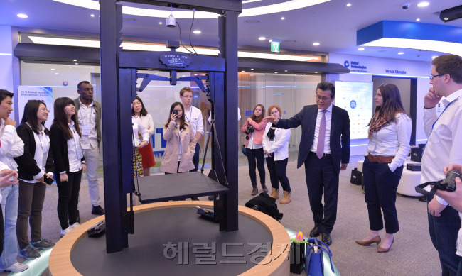 OTIS 엘리베이터 외투기업<br />이상섭 기자. babtong@heraldcorp.com
OTIS 엘리베이터 외투기업
이상섭 기자. babtong@heraldcorp.com