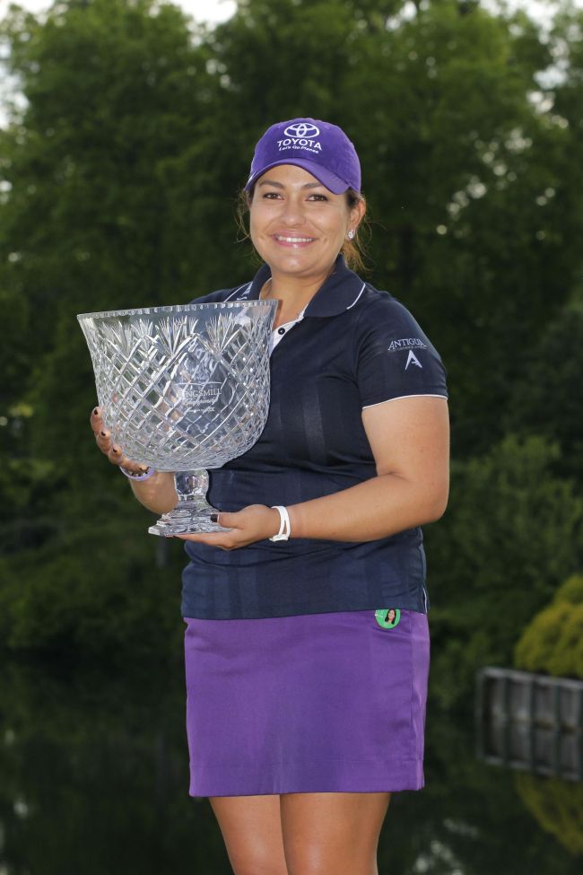 Lizette Salas poses with the winner’s trophy on Sunday. AFP-Yonhap