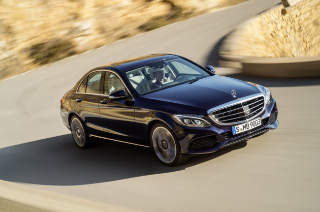 3단 컬러
Mercedes-Benz Korea will unveil the fifth generation of its New C-Class at the Busan International Motor Show in June.
Four models including two gasoline-powered
vehicles ― the New C200 and the C200 Avantgarde ― and two diesel-based sedans will be introduced.   Mercedes-Benz Korea