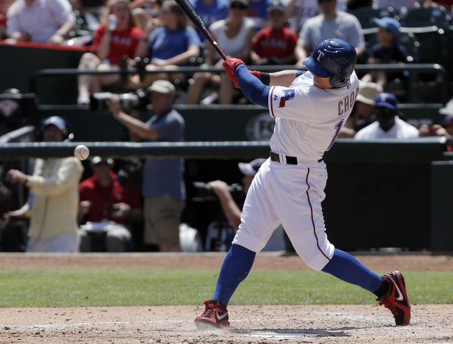 Texas Rangers outfielder Choo Shin-soo bats in the fourth inning against the Toronto Blue Jays on Sunday. The Korean went 2 for 3 with a double.   AFP-Yonhap