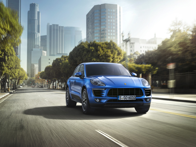 포르셰 최초의 콤팩트 스포츠유틸리티차량(SUV)인 마칸(Macan)이 20일 국내에 출시됐다. 지난해11월 LA오토쇼에서 첫 공개된 마칸은 ‘미니 카이옌’으로 불린다. 국내에서는 출시 전부터 대기물량이 몰리며 포르셰 열풍을 예고하기도 했다.