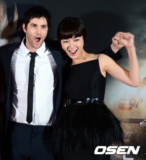 짐스터게스(좌부터/JimSturgess/JamesAnthonySturgess/영화배우),배두나(탤런트/영화배우/샛별당엔터테인먼트)
영국 출신 배우 짐 스터게스가 배두나를 응원하기 위해 칸영화제를 찾았다.