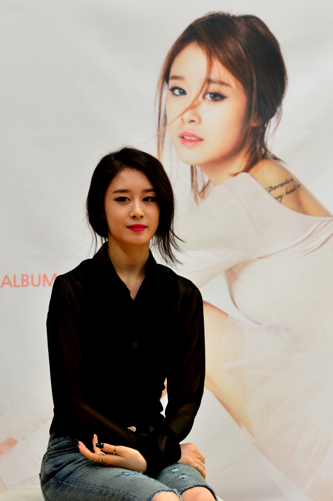 지연(박지연/가수/탤런트/티아라/티아라엔포/코어콘텐츠미디어)
첫 솔로 미니앨범 발표를 하루 앞둔 티아라의 지연이 19일 오후 논현동 코어콘텐츠미디어 연습실에서 기자간담회를 갖고 있다.