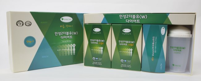 인성내추럴은 다이어트 건강기능식품, ‘2W 다이어트’를 선보였다고 20일 밝혔다. 2단계 한 세트로 구성된 ‘2W 다이어트’는 2주동안 체지방 감소와 동시에 영양소를 균형있게 채우고 유지시켜줘 요요현상 걱정이 없다. 뿐만 아니라 원활한 배변활동까지 도와 건강한 다이어트를 하도록 한다. 또 위생적이고 편리한 포장으로 언제 어디서나 휴대가 간편하다는 장점이 있다.