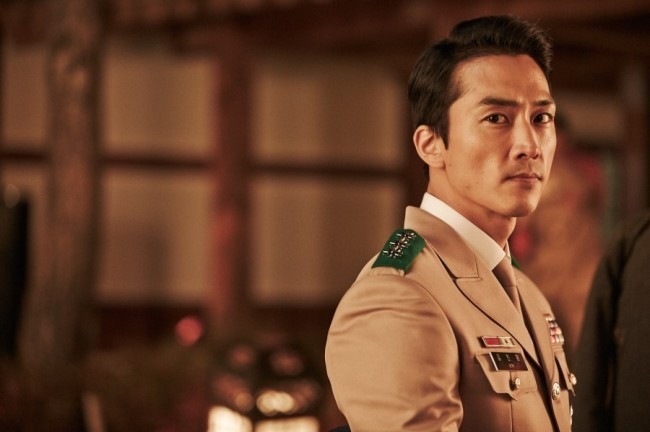 송승헌(탤런트/영화배우/더좋은이엔티)
Actor Song Seung-heon on Monday hosted a surprise question-and-answer event to celebrate the successful release of the film “Obsessed,” in which he costarred with actress Im Ji-yeon.
Song Seung-heon in "Obsessed (2014)"