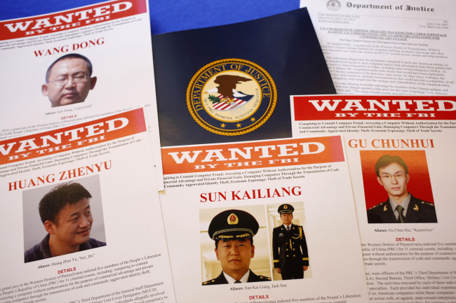 Press materials are displayed on a table of the Justice Department in Washington, Monday, before Attorney General Eric Holder was to speak at a news conference.   AP-Yonhap