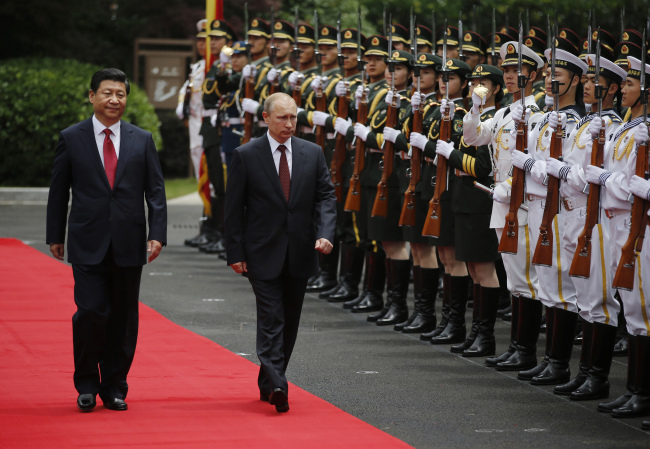 China’s President Xi Jinping and Russia’s President Vladimir Putin review an honor guard during a welcoming ceremony at the Xijiao State Guesthouse ahead of the fourth Conference on Interaction and Confidence Building Measures in Asia summit in Shanghai, China, Tuesday.   AP-Yonhap