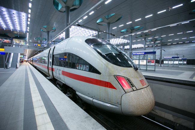 A Deutsche Bahn AG InterCity Express train, manufactured by Siemens AG, sits on a platform at Berlin Central Station in Germany. French officials have urged Alstom to consider a rival offer from Germany’s Siemens, after GE tried to buy the French firm.   Bloomberg