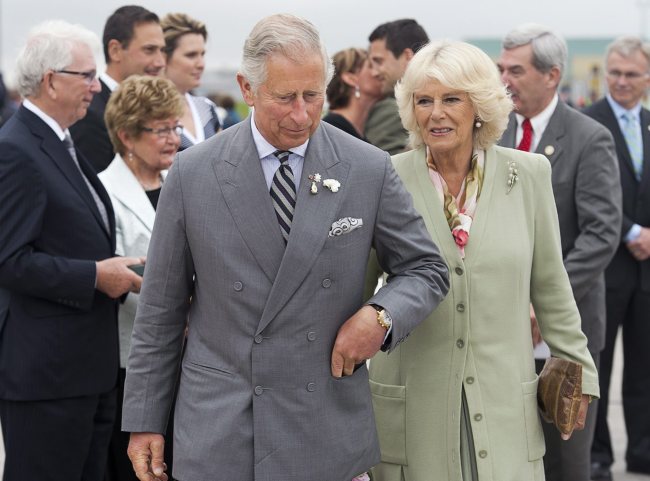 Prince Charles and Camilla, the Duchess of Cornwall, head to their aircraft as they prepare to leave Charlottetown, Prince Edward Island, Canada, Tuesday.   AP-Yonhap