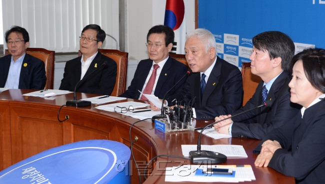 김한길 새정치민주연합 공동대표가 21일 오전 국회에서 열린 전국 시도당위원장 연석회의에 참석해 모두발언을 하고 있다.이길동기자.gdlee@heraldcorp.com