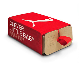 친환경 신발은 포장까지 100% 친환경을 고집한다.
푸마의‘ 클레버 리틀 백(Clever little bag)’은 2011년에 첫선을 보인 뒤 지금까지 대표적인 친환경 신발 박스로 통한다. 운동화 포장박스에 들어가는 종이를 65% 가까이 줄이고, 재활용 소재로 제작한 것은 물론 포장박스와 쇼핑백 기능을 하나로 묶은 제품이다. 적은 공간을 차지해 운송비까지 절약할수 있는 아이템이다.