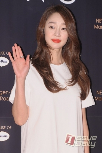 [이슈포토] 최여진, '시선 사로잡는 레드립' - 헤럴드경제