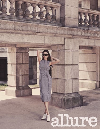 나나(가수/애프터스쿨/오렌지캬라멜/애프터스쿨레드)
K-pop girl group After School’s Nana poses in stylish suits and medium long dresses for a fashion magazine. The photo shoot was done at Seoul landmarks including Deoksugung Palace, Cheonggyecheon and the National Museum of Contemporary Art.