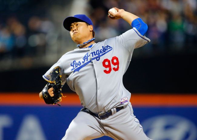 류현진(야구선수/LA다저스투수)
Three long balls and a healthy Ryu Hyun-jin made it a gratifying night for the Dodgers.
Ryu Hyun-jin of the Los Angeles Dodgers pitches against the New York Mets on Wednesday.   AFP-Yonhap