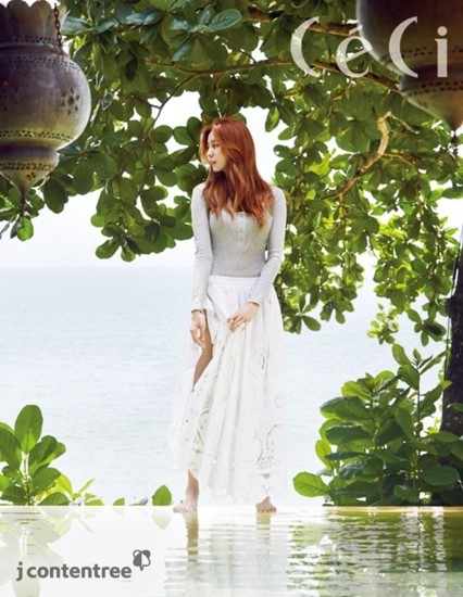 유이(가수/탤런트/애프터스쿨/애프터스쿨레드/플레디스)
Korean girl group After School’s Yui showed off her healthy summer look in CeCi magazine. In the pictures, the K-pop singer and actress shows her feminine and playful side under the bright sun.