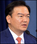 민경욱(정무직공무원/전앵커/대통령비서실대변인)
박근혜 대통령은 22일 새 총리에 안대희 전 대법관을 내정하면서 남재준 국가정보원장과 김장수 국가안보실장을 전격 경질했다.