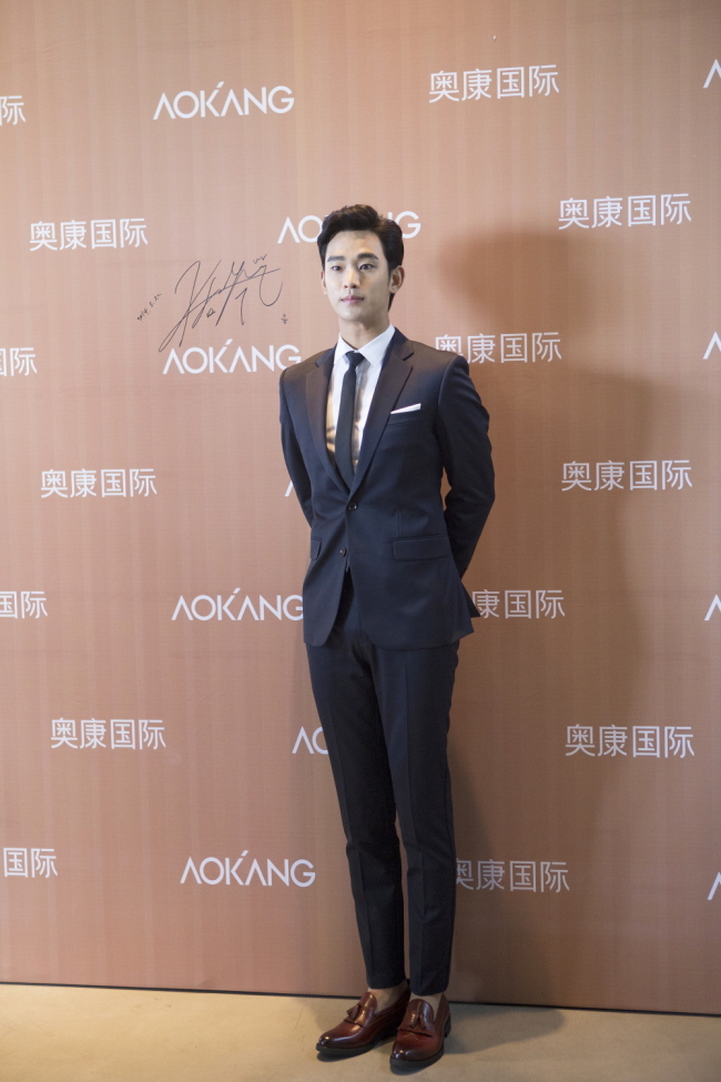 김수현(탤런트/영화배우/키이스트)
김수현이 중국 최대 규모의 제화업체 ‘절강아오캉혜업유한공사’(이하 아오캉)의 전속모델로 중국을 방문, 대륙을 뜨겁게 달궜다.