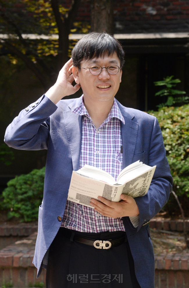장은수 민음사 대표 인터뷰. 박현구 기자phko@heraldm.com 2014.05.20
장은수 민음사 대표 인터뷰. 박현구 기자phko@heraldm.com 2014.05.20