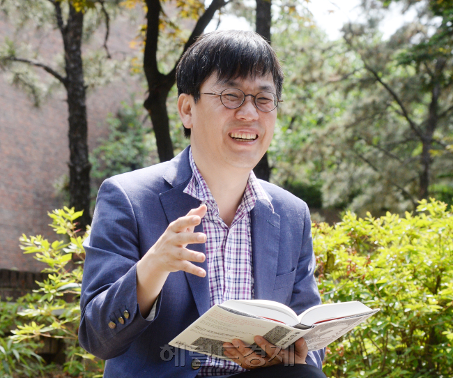장은수 민음사 대표 인터뷰. 박현구 기자phko@heraldm.com 2014.05.20
장은수 민음사 대표 인터뷰. 박현구 기자phko@heraldm.com 2014.05.20