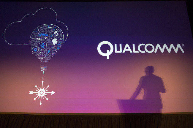 시티브 몰렌코프 Qualcomm CEO가 2014년 CES에서 열린 기자 간담회에서 발표하고 있다. (블룸버그)