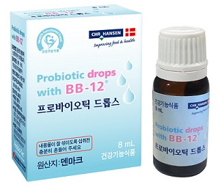 조아제약(대표 조성환)은 액상형 유산균 ‘프로바이오틱 드롭스’<사진>를 26일 선보였다.
프로바이오틱 드롭스는 유산균 세계시장 점유율 1위 업체인 덴마크 크리스찬 한센 사가 균주 선별, 생산, 포장까지 완료해 국내에 선보이는 건강기능식품 완제품이다. 크리스찬 한센이 보유한 1만6000종의 유산균 중 온도와 습도에 안정성이 뛰어난 품종(BB-12)을 이용해 생산됐으며, 최소한의 부원료를 사용한 게 특징이다.
BB-12 유산균은 유산균 증식 및 유해균 억제 등 장내균총을 정상화해 장의 기능이 약한 영유아의 갑작스런 배앓이, 설사, 배변불량 증상을 개선시키는데 도움을 줄 수 있다.