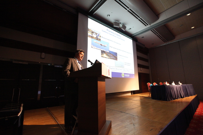 Benito de Leon, acting associate administrator for airports at the U.S. Federal Aviation Administration, speaks at a safety symposium held Monday on the sidelines of the General Assembly of the Airport Council International in Seoul.   Incheon International Airport
Benito de Leon, acting associate administrator for airports at the U.S. Federal Aviation Administration, speaks at a safety symposium held Monday on the sidelines of the General Assembly of the Airport Council International in Seoul.   Incheon International Airport