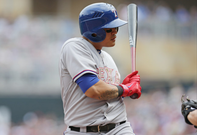 Texas Rangers DH Choo Shin-soo turns away from an inside pitch in the fifth inning on Monday. The Korean went 1 for 5 with a run scored.   AP-Yonhap