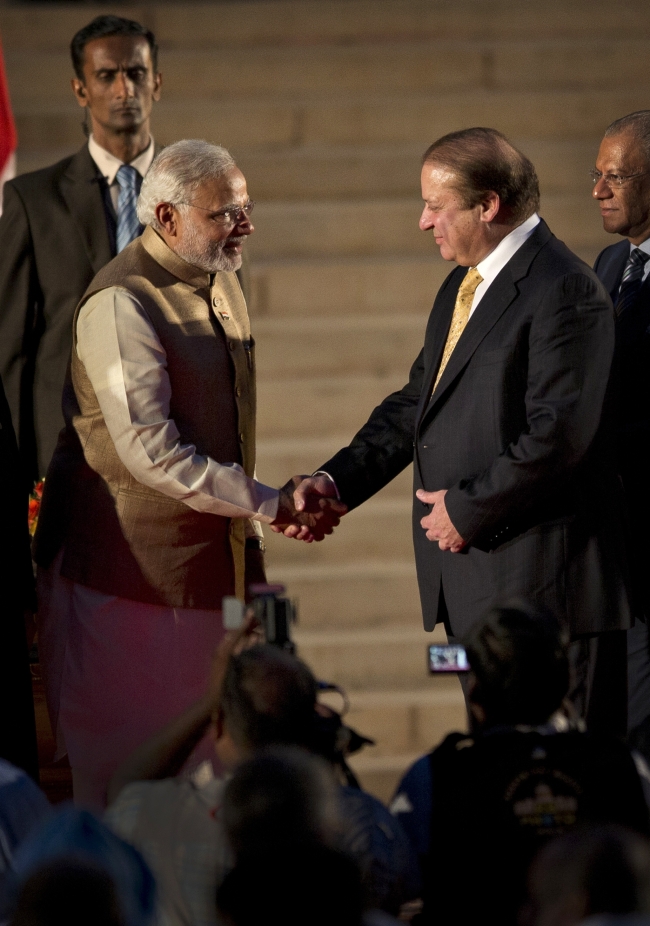 India’s new Prime Minister Narendra Modi (left) shakes hands with his Pakistani counterpart Nawaz Sharif during Modi’s inauguration in New Delhi on Monday.   AP-Yonhap