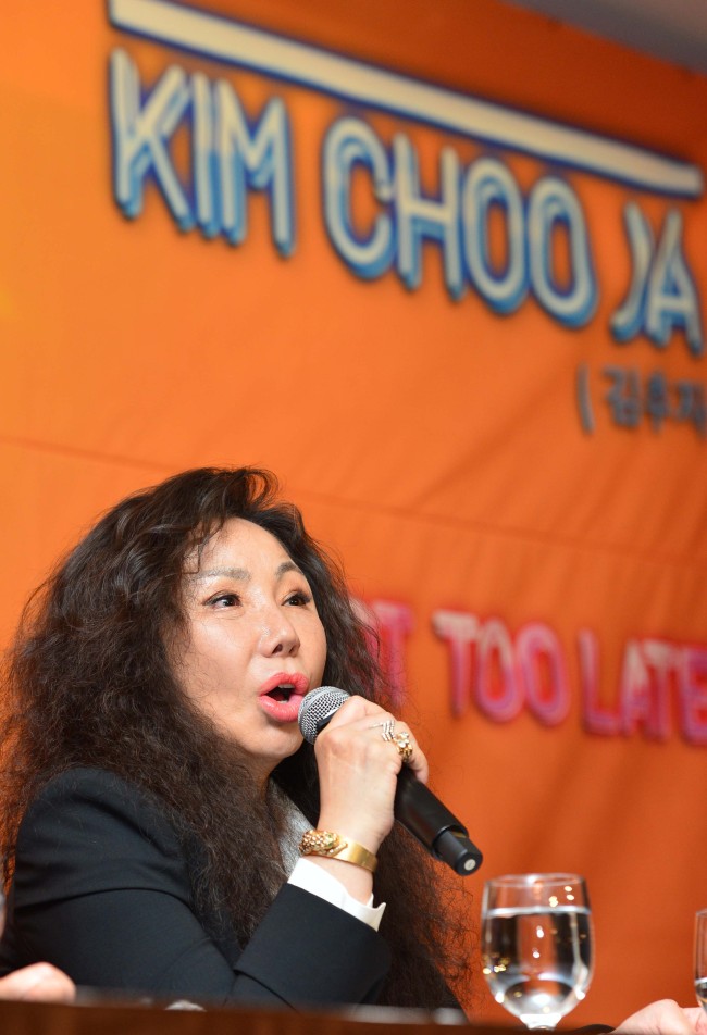 김추자(가수)
70년대 청년문화현상의 한 흐름을 대변했던 가수 김추자가 자신은 요즘 유행하는 ‘디바’라는 소리가 제일 듣기 싫다고 정색을 했다.