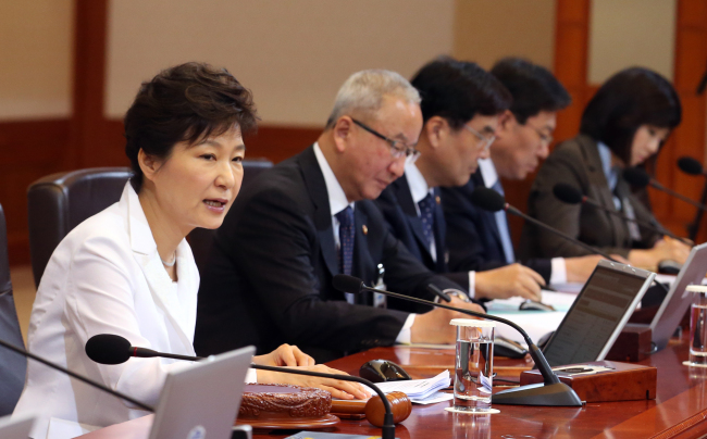 President Park Geun-hye presides over a Cabinet meeting at Cheong Wa Dae on Tuesday.  (Yonhap)