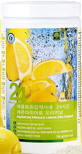 날씨가 무더워지면서 다이어트와 함께 나른한 몸을 개운하게 유지하는데 도움을 줄 수 있는 음료가 주목받고 있다.
고품격 건강기능식품을 추구하는 전문기업 애플트리 김약사네(대표 이병욱ㆍwww.i-appletree.com)가 선보이고 있는 ‘애플트리 김약사네 24시간 레몬다이어트 오리지날’이다.