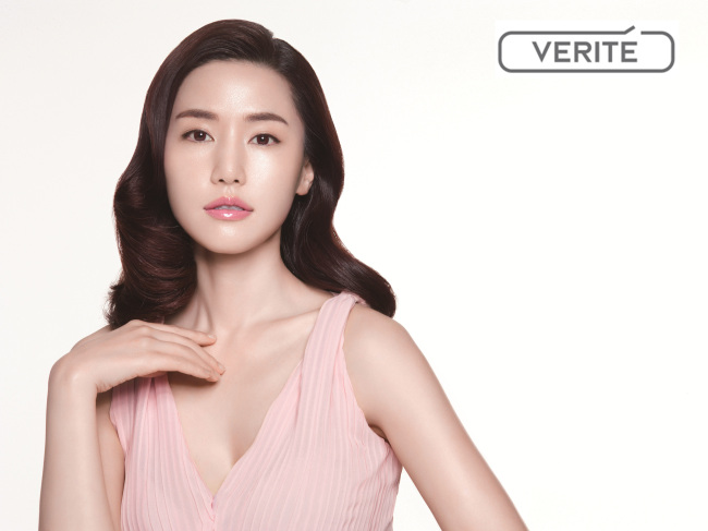 공현주(탤런트/플로리스트)
배우 공현주가 뷰티 브랜드 베리떼(www.verite.co.kr)의 새로운 모델로 발탁됐다.