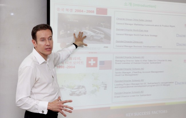 Ulf Ausprung, CEO of Han Sung Motor, gives a lecture at Hongik University on Wednesday. Han Sung Motor